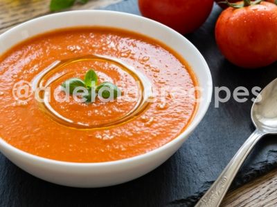 Sopa de Tomate Cremosa | Receita Fácil, Barata e Cheia de Sabor!