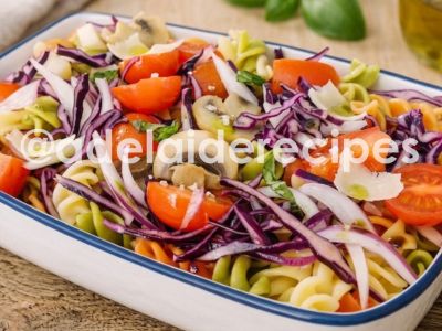 Salada de Fusilli Tricolor com Cogumelos Salteados