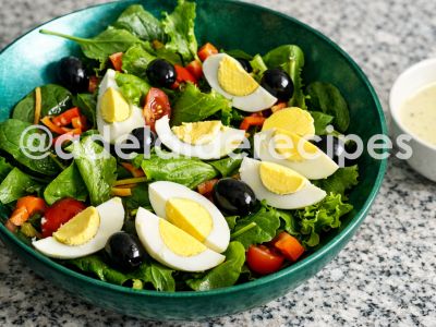 Salada Mista com Ovo Cozido e Azeitonas | Fresca, Simples e Cheia de Sabor