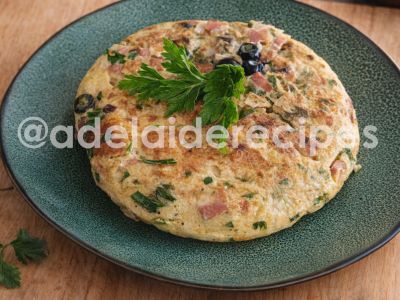 Chorizo and Egg Pastel that the WHOLE Family Orders! (10 Minutes)